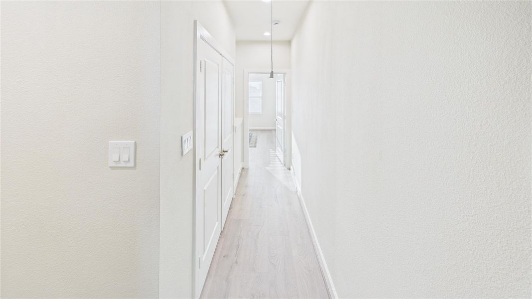Spacious, unfurnished interior of a new home in Willowbend Point, Houston (Image 19). Spacious, unfurnished interior of a new home in Willowbend Point, Houston (Image 19).