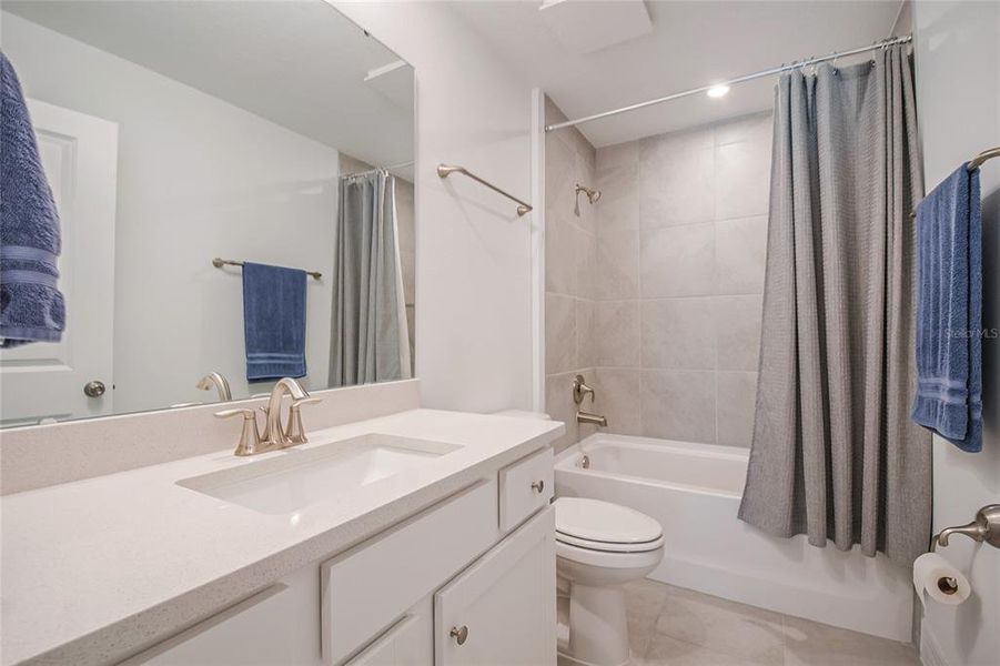 Furnished interior view inside a new home in , Orlando (Image 17).