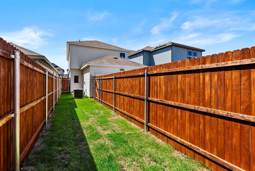 Exterior details and patio area of a home in Orchard Village, Fort Worth (Image 4).