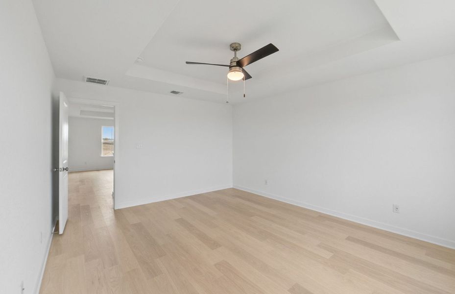 Spacious, unfurnished interior of a new home in Larson Crossing, Elgin (Image 15).