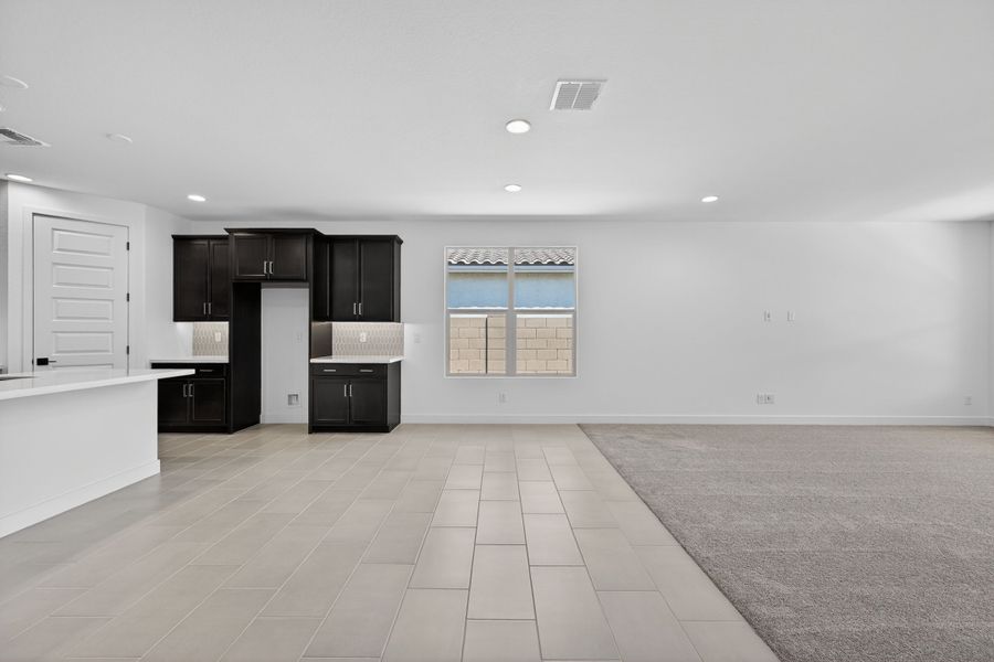 Spacious, unfurnished interior of a new home in Artisan at Asante, Surprise (Image 15).