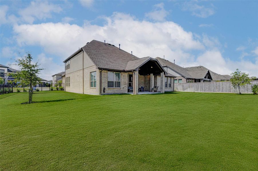 Exterior details of a home in Bridgeland: Wentworth Collection, Cypress (Image 6).