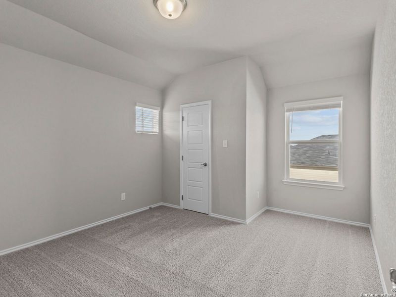 Spacious, unfurnished interior of a new home in Hannah Heights, Seguin (Image 29).