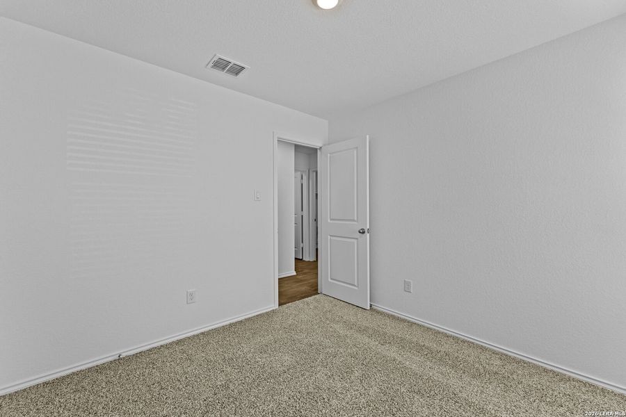 Spacious, unfurnished interior of a new home in Avenida, Converse (Image 27).