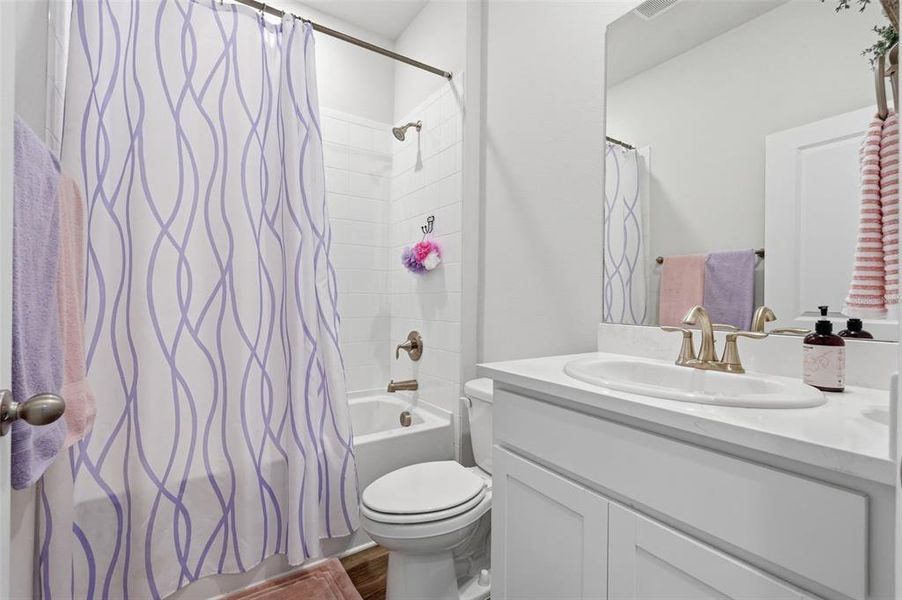 Furnished interior view inside a new home in Silverstone North, Palmetto (Image 39).