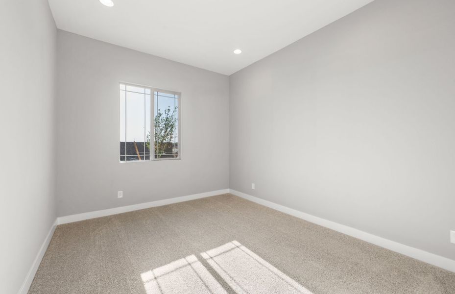Spacious, unfurnished interior of a new home in Visara, Surprise (Image 21).