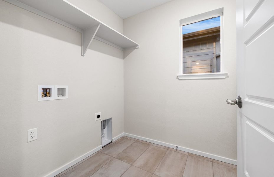 Spacious, unfurnished interior of a new home in Painted Prairie, Aurora (Image 21).