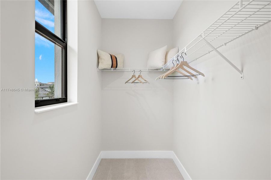 Spacious, unfurnished interior of a new home in , Fort Myers (Image 26).