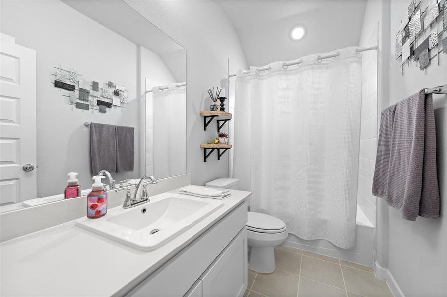 Furnished interior view inside a new home in Madero, Haslet (Image 19).