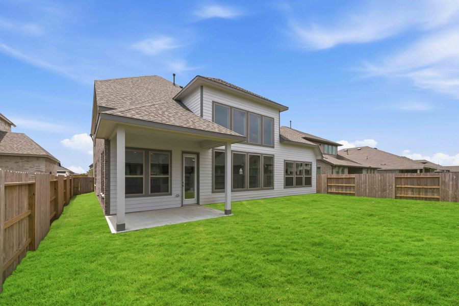 Exterior details and patio area of a home in Canterra Creek  60', Rosharon (Image 25).