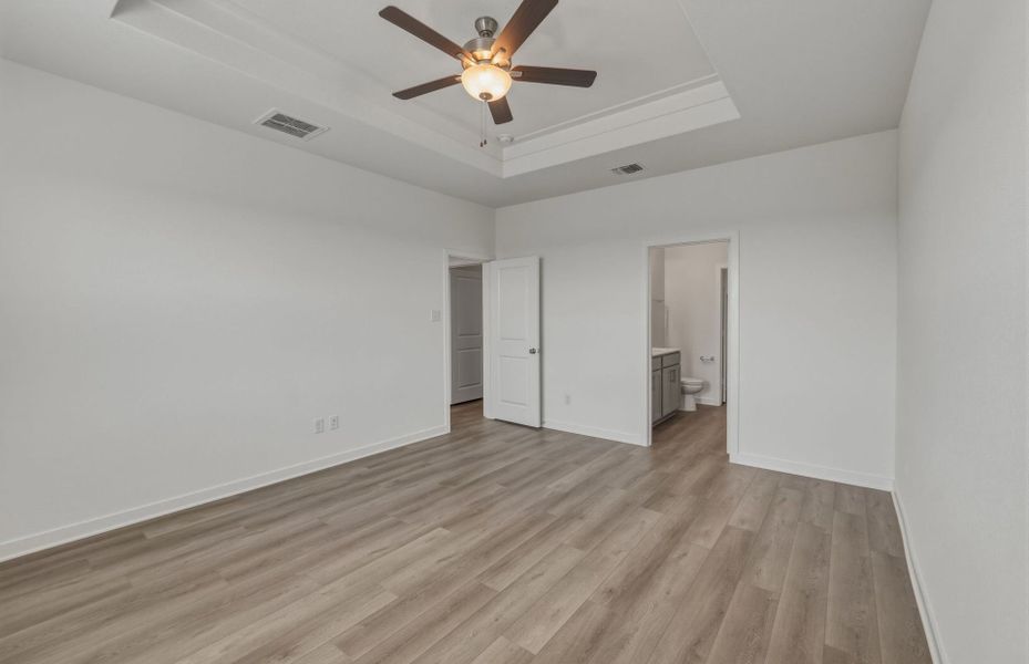 Spacious, unfurnished interior of a new home in Skyview, Belton (Image 31).