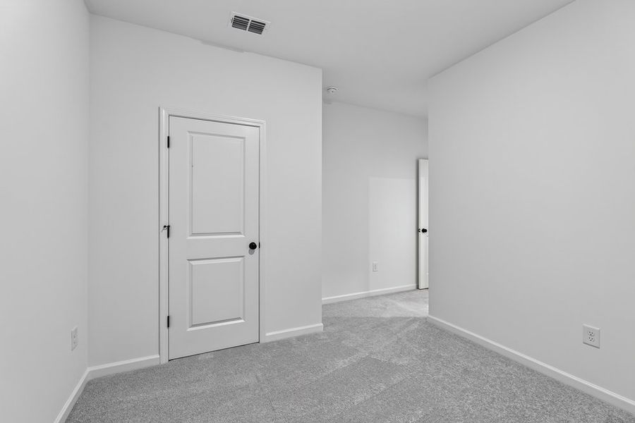 Spacious, unfurnished interior of a new home in Rosewood Farm, Lawrenceville (Image 31).