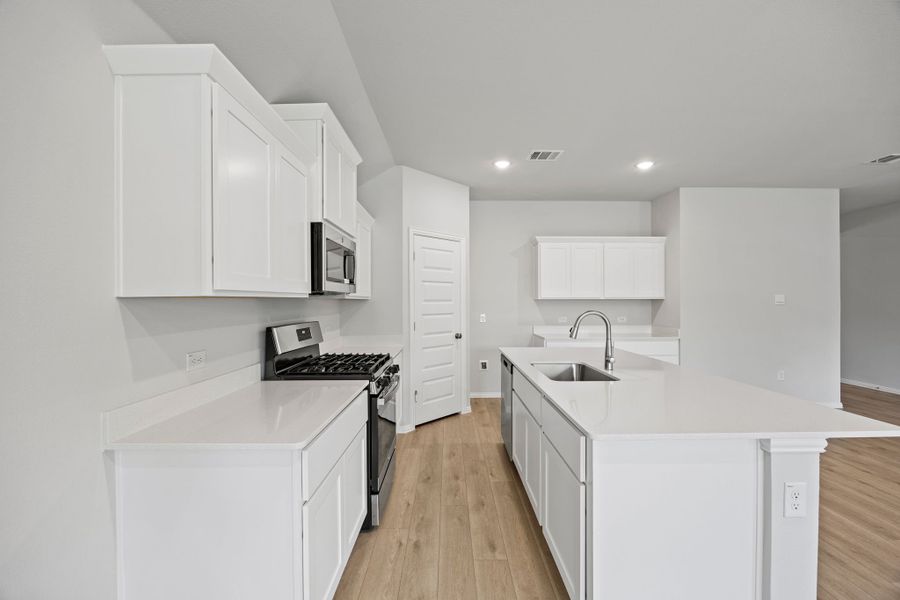 Furnished interior view inside a new home in Rolling Ridge, Van Alstyne (Image 4).