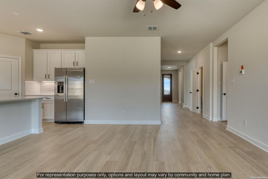 Spacious, unfurnished interior of a new home in Hennersby Hollow, San Antonio (Image 11).