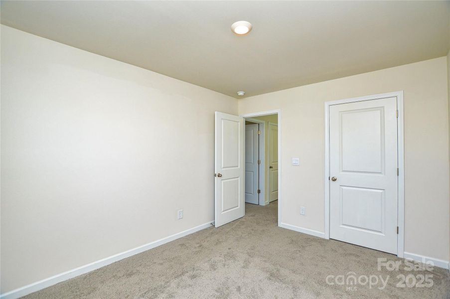 Spacious, unfurnished interior of a new home in Fergus Crossing, York (Image 38).