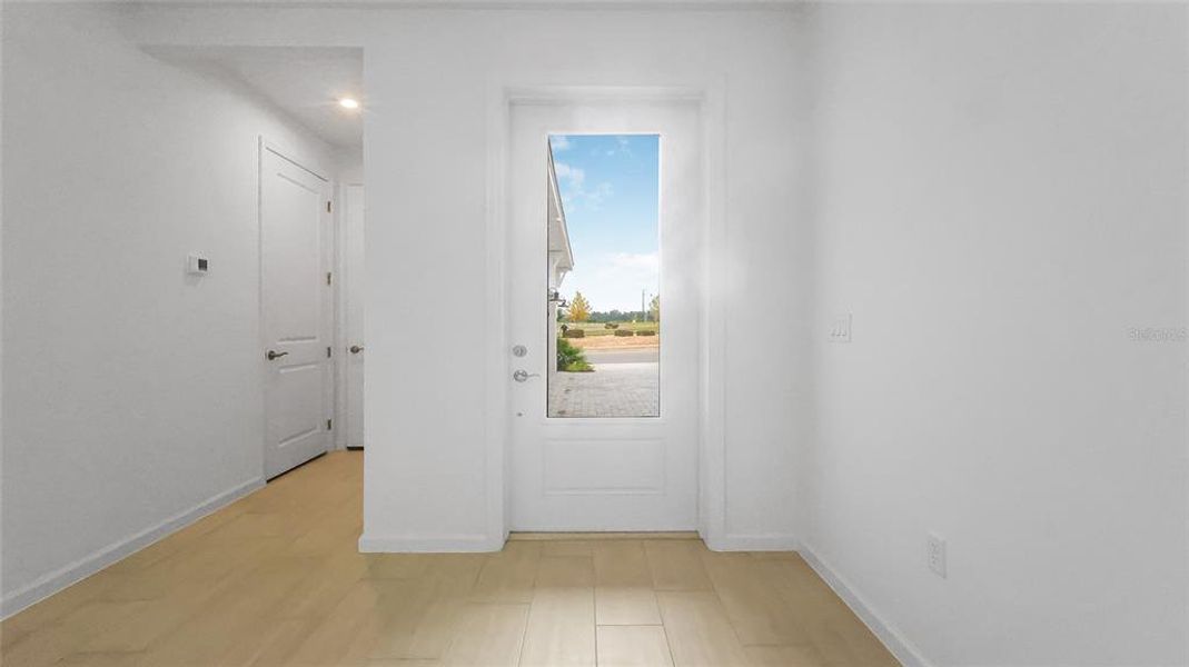 Spacious, unfurnished interior of a new home in Cresswind at Hammock Oaks, Lady Lake (Image 37).