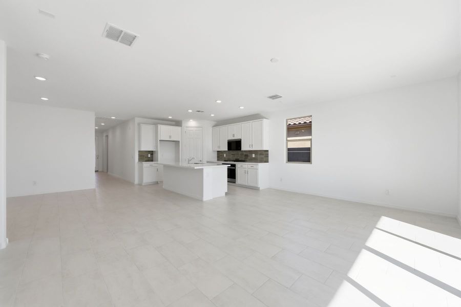 Spacious, unfurnished interior of a new home in Empire Pointe, Queen Creek (Image 9).
