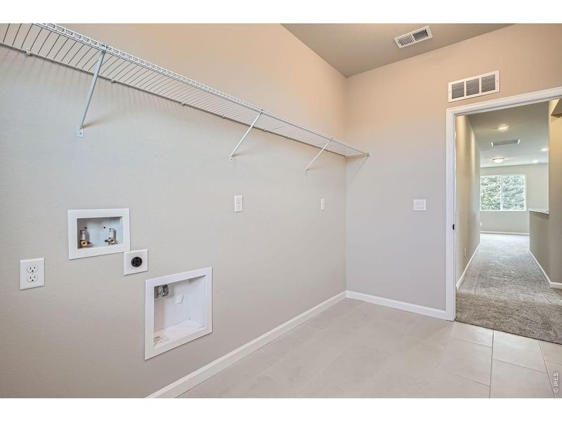 Spacious, unfurnished interior of a new home in Farmstead, Berthoud (Image 19).