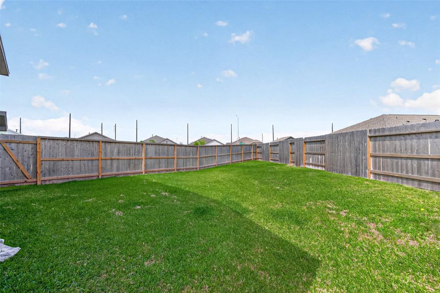 Exterior details and patio area of a home in Anniston, Katy (Image 22).