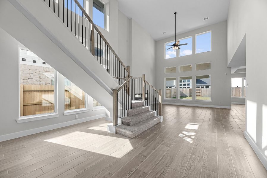 Spacious, unfurnished interior of a new home in Grange, Katy (Image 11).