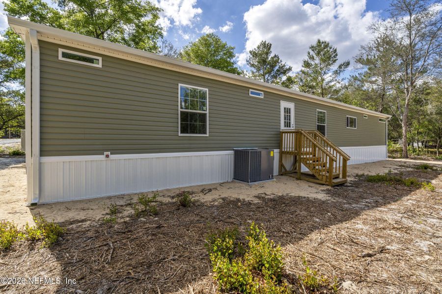 Exterior details and patio area of a home in , Keystone Heights (Image 25).
