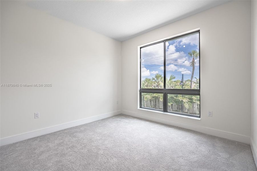 Spacious, unfurnished interior of a new home in , Doral (Image 16).