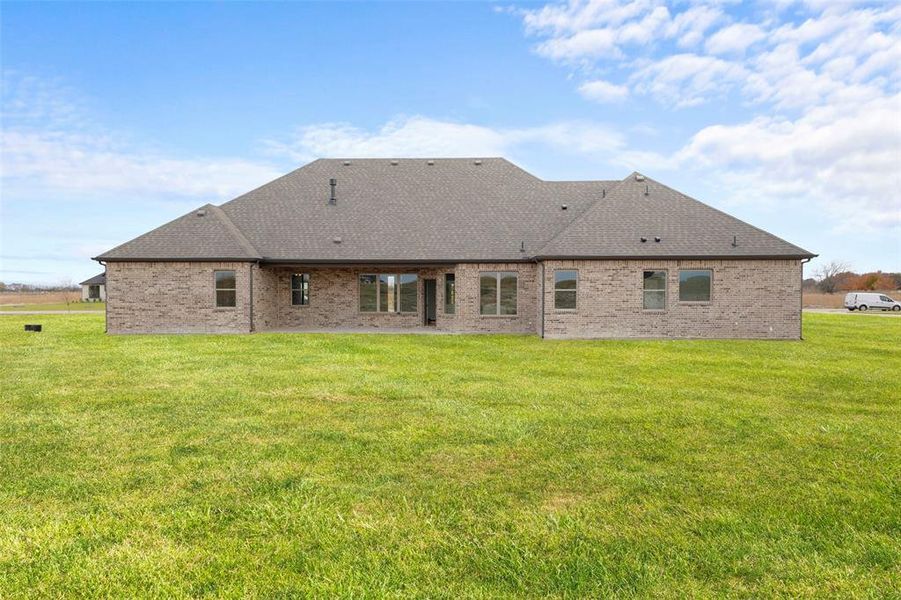Exterior details and patio area of a home in , Waxahachie (Image 4).