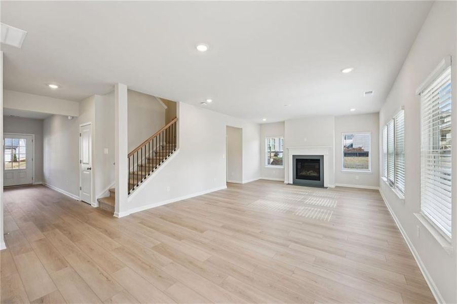 Spacious, unfurnished interior of a new home in Westmont Preserve, Powder Springs (Image 48).