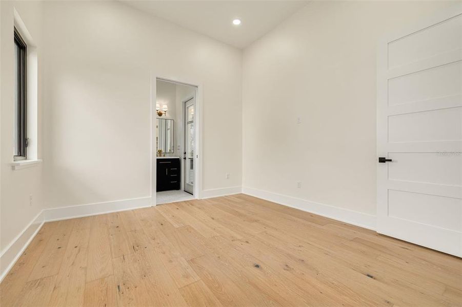 Spacious, unfurnished interior of a new home in , Tampa (Image 61).