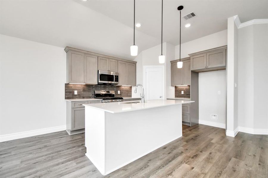 Beautiful Open kitchen with Kitchen Island