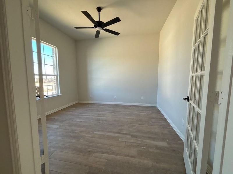 Spacious, unfurnished interior of a new home in Waterford Park, Weatherford (Image 6).