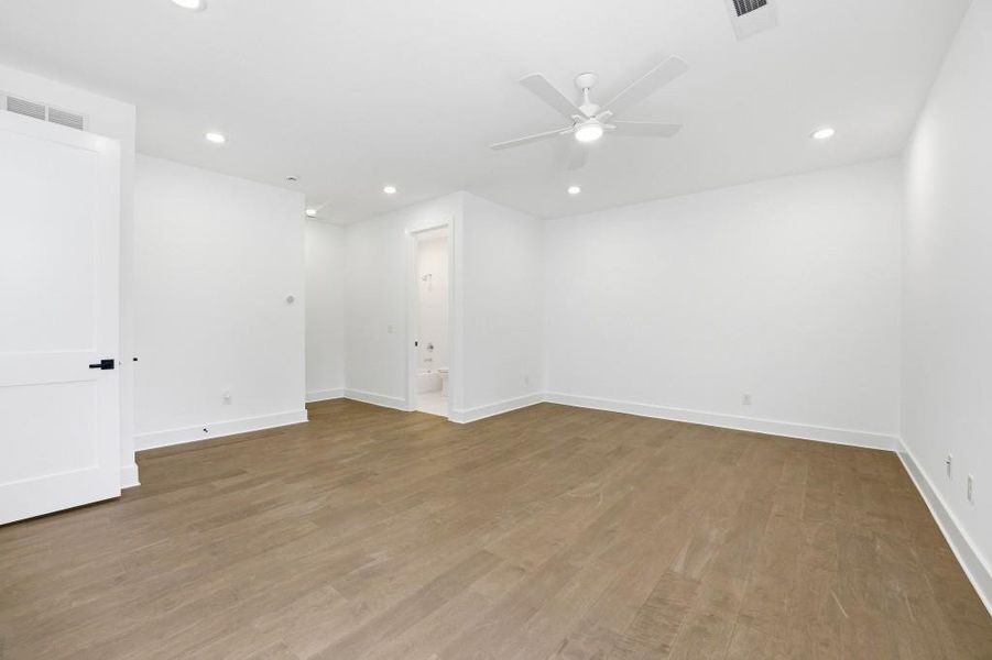 Spacious, unfurnished interior of a new home in , Roswell (Image 30).