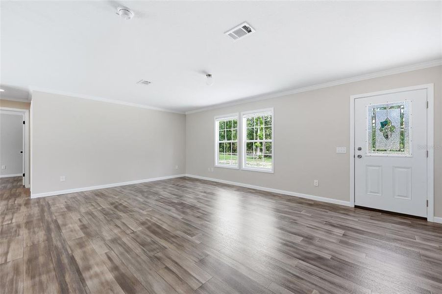 Spacious, unfurnished interior of a new home in , Fort White (Image 13).