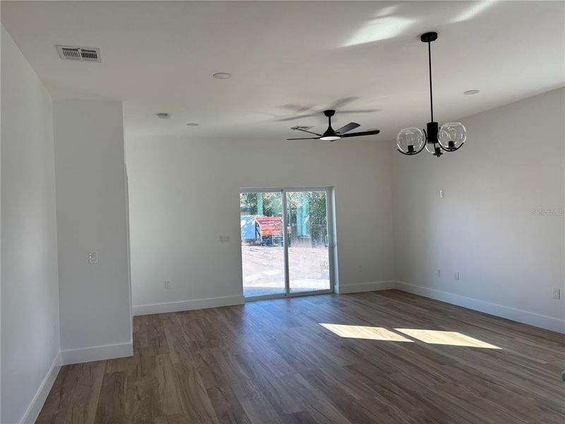 Spacious, unfurnished interior of a new home in , Sebring (Image 13).