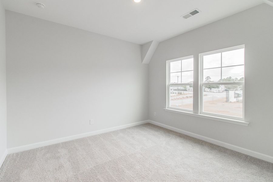 Spacious, unfurnished interior of a new home in Hendrix Farms, Lexington (Image 28).