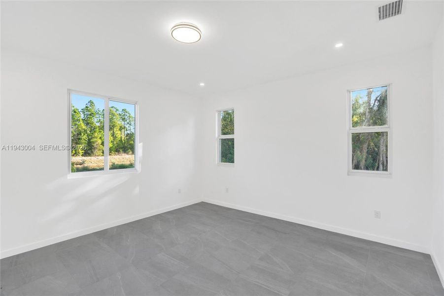 Spacious, unfurnished interior of a new home in , Lehigh Acres (Image 15).