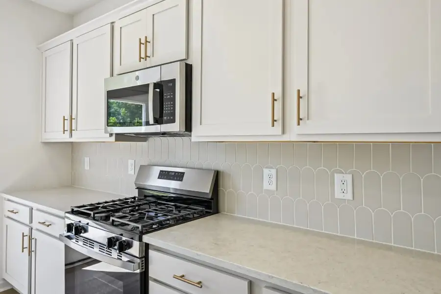 Representative images and renderings are for illustrative purposes. Actual structural options and design finishes of home may vary.