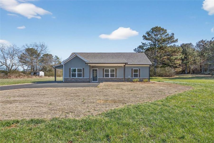 Exterior details and patio area of a home in , Buchanan (Image 18).