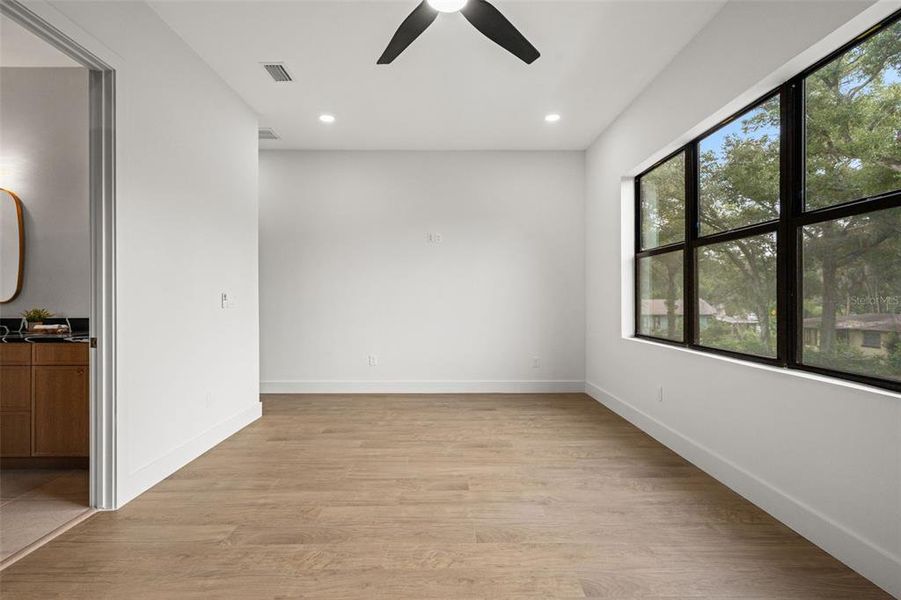 Spacious, unfurnished interior of a new home in , Tampa (Image 45).