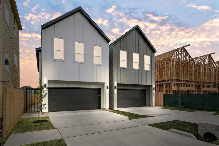 Under twilight, the home’sarchitectural lines take on newdimension, showcasing thecraftsmanship Nima Homes isknown for.