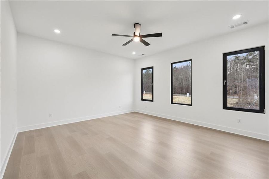Spacious, unfurnished interior of a new home in , Auburn (Image 42).