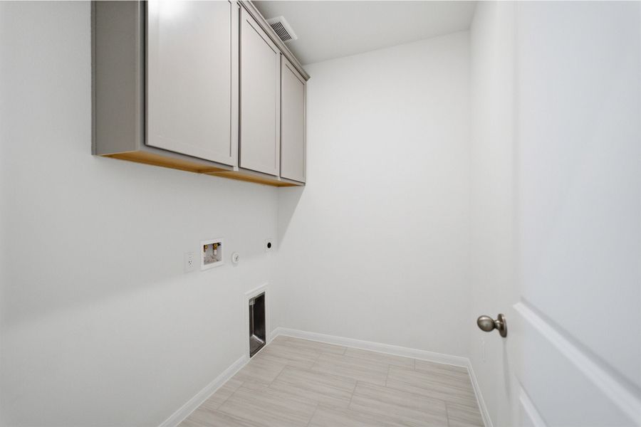 Spacious, unfurnished interior of a new home in Sunfield, Mustang Ridge (Image 26).