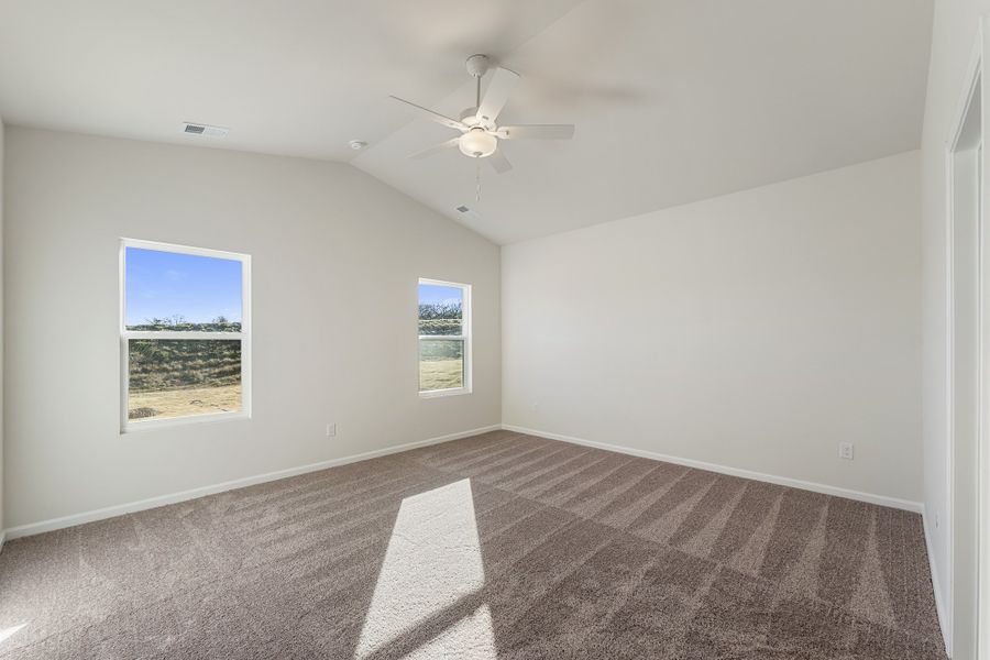 Spacious, unfurnished interior of a new home in Richmond Hill, Inman (Image 18).
