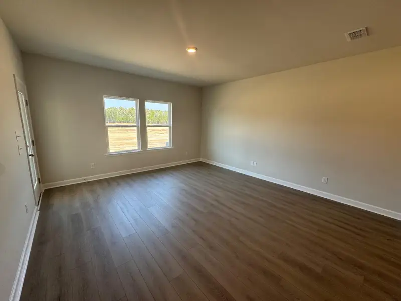Spacious, unfurnished interior of a new home in , Ravenel (Image 10).