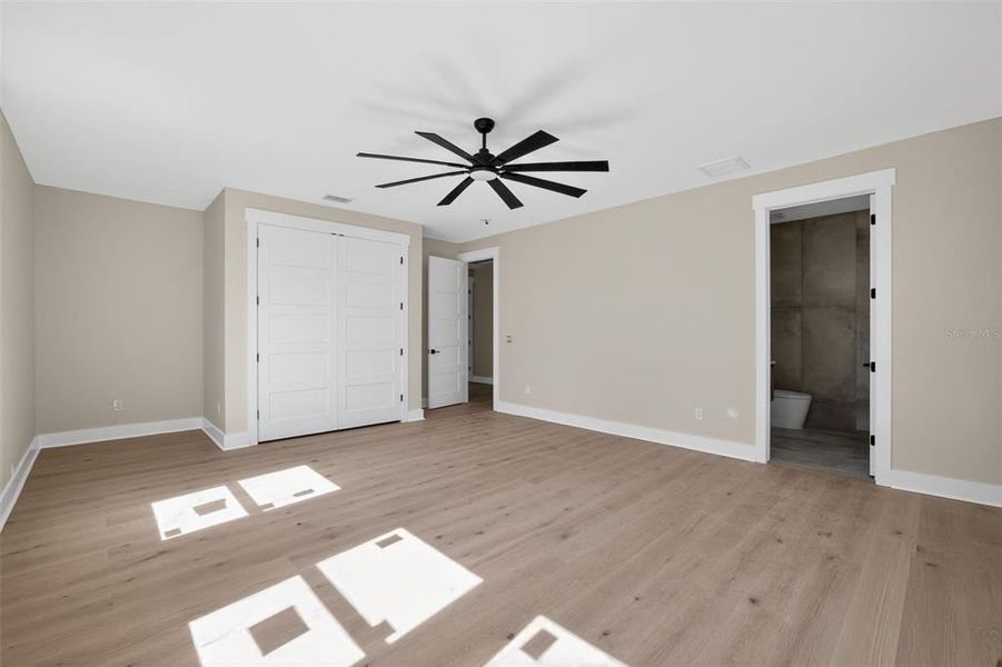 Spacious, unfurnished interior of a new home in , Tampa (Image 15).