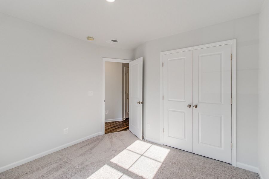 Spacious, unfurnished interior of a new home in Bluefield, Lexington (Image 27).