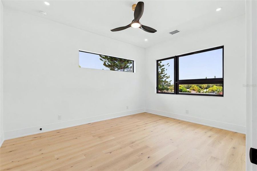 Spacious, unfurnished interior of a new home in , Sarasota (Image 47).
