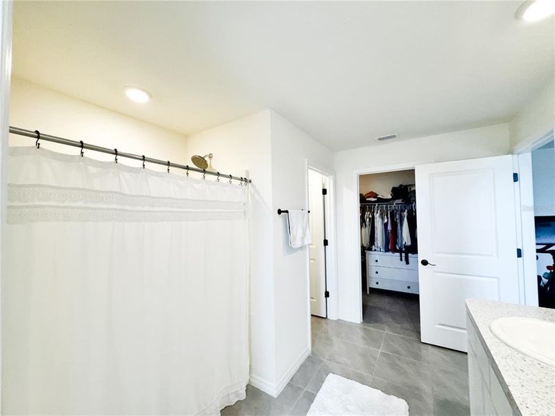 Spacious, unfurnished interior of a new home in , Zephyrhills (Image 22).