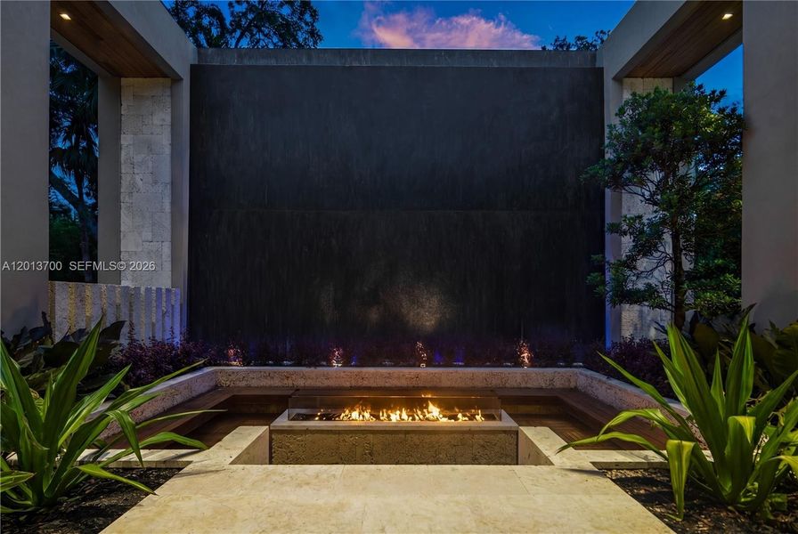 Exterior details and patio area of a home in , Pinecrest (Image 3).