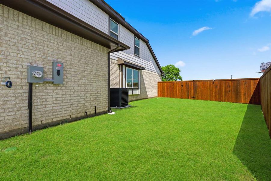 Exterior details and patio area of a home in Burgess Meadows, Cleburne (Image 3).